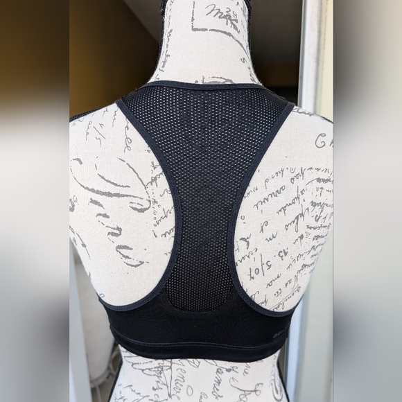 Nike & Umbro Sports Bras Size Small - Picture 6 of 14